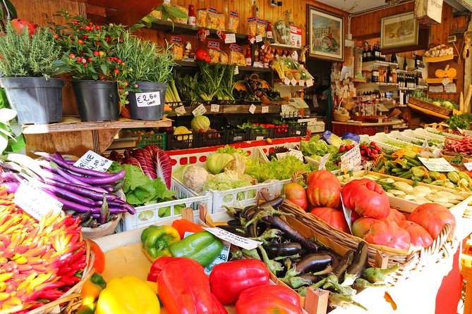 Small Group Market Tour & Dining Experience at a Cesarinas Home in Manfredonia