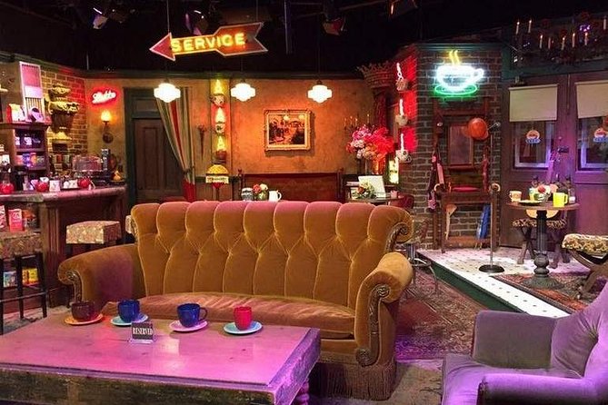 Small-Group Warner Bros and Hollywood Tour From Anaheim