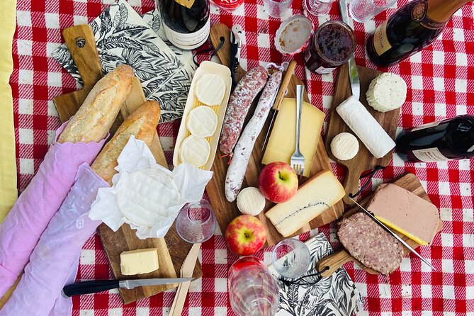 Sunset Picnic With View of Eiffel Tower and Live Music - Overview and Experience