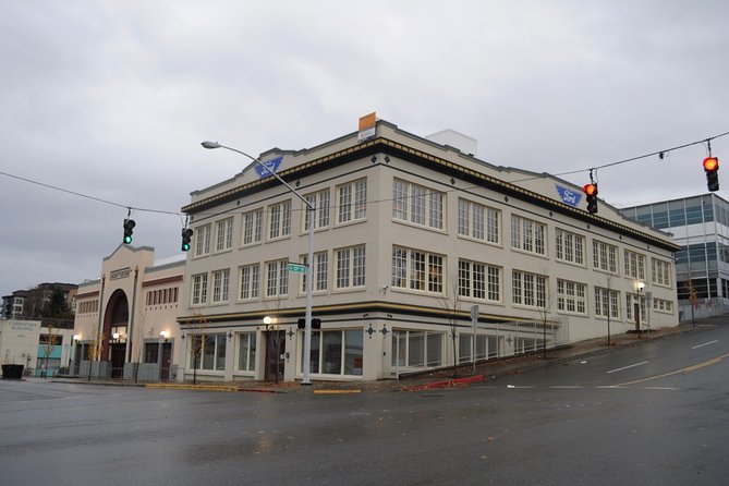 Tacoma Scavenger Hunt: Bright Lights, Big Glass