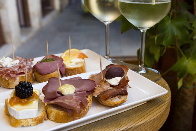 The Art of the Italian Aperitivo With a Local: Learn & Enjoy in Arezzo
