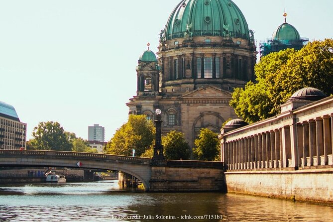 The Best of Berlin Highlights: Private Half-Day Walking Tour - Exploring the Reichstag Building