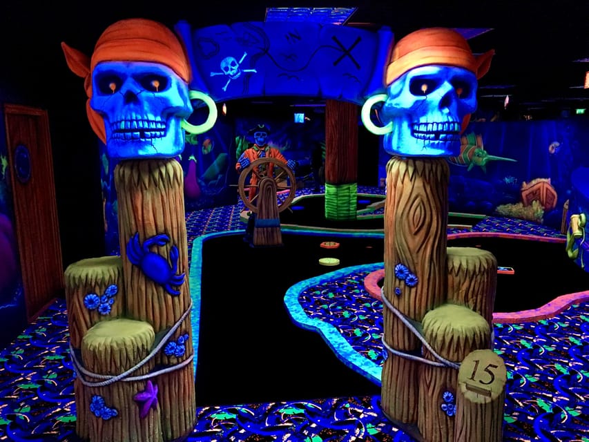 The Hague: Glowgolf Glow in the Dark Indoor Minigolf