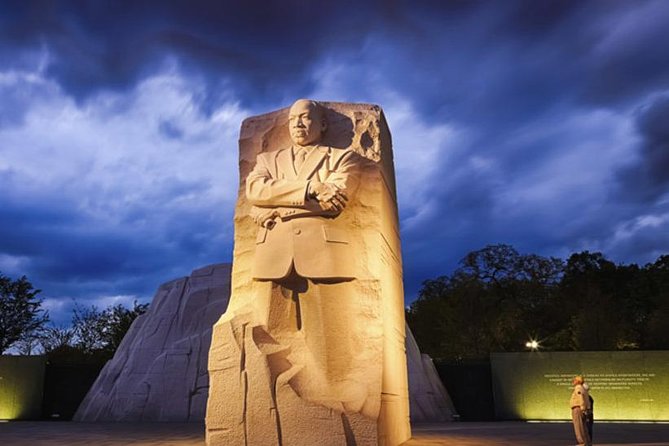 The Washington DC Sightseeing Day Pass: Save Big at 15+ Monumental Attractions