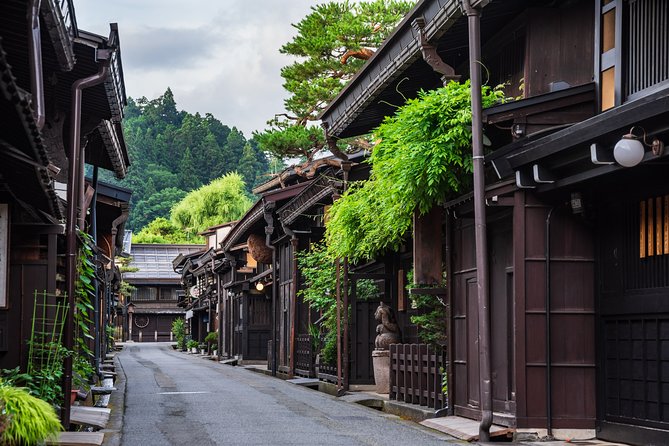 Timeless Takayama: A Walk Through History and Beauty - Navigating the Historical Streets of Takayama