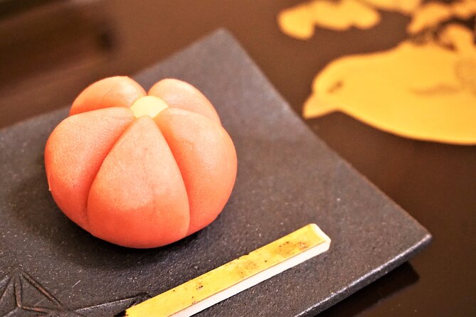 Tokyo 6 H Private Guided Tour & Japanese Sweets Making Experience