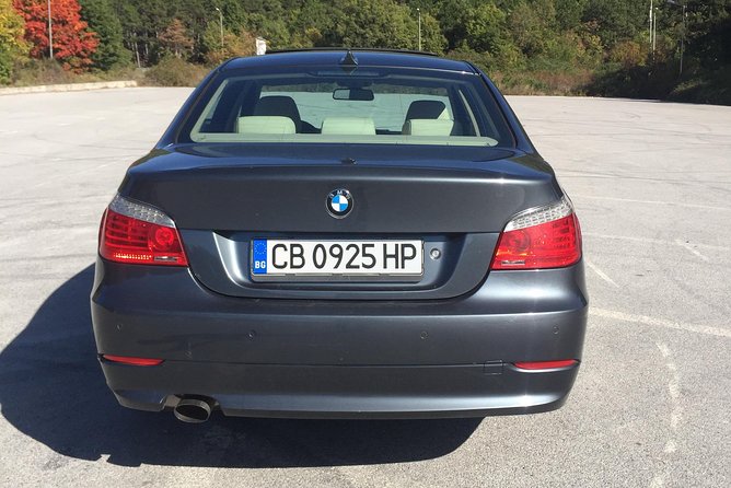 Transport With a Luxrious and Comfy Car