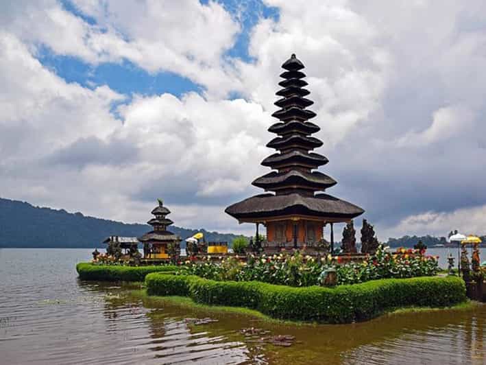 Ulun Danu Bratan Temple : Banyumala Waterfalls /Private Trip