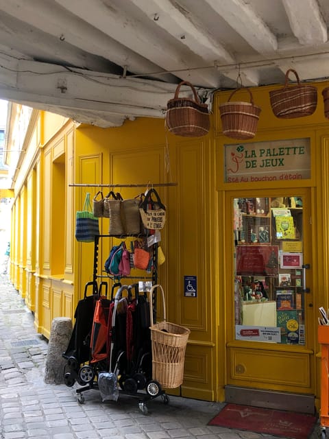 Versaillles: Hidden Passages and Antiques Neighbourhood