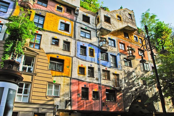 Virtual Tour: on the Trail of Hundertwasser