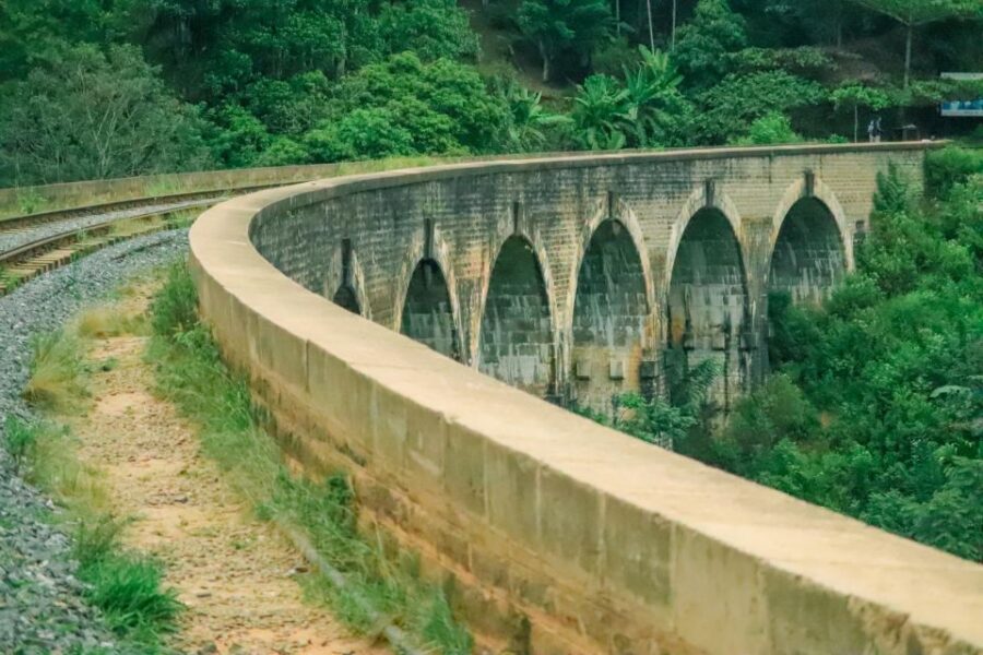 Visit Nine Arch Bridge,Ravana & Diyaluma Falls,Safari