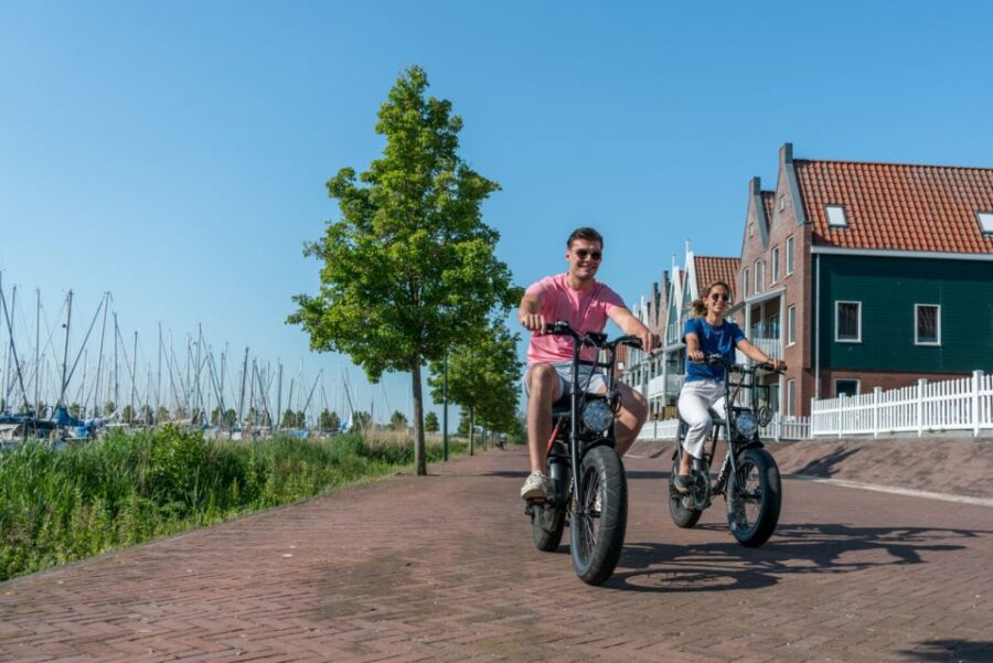 Volendam: E-Fatbike Rental