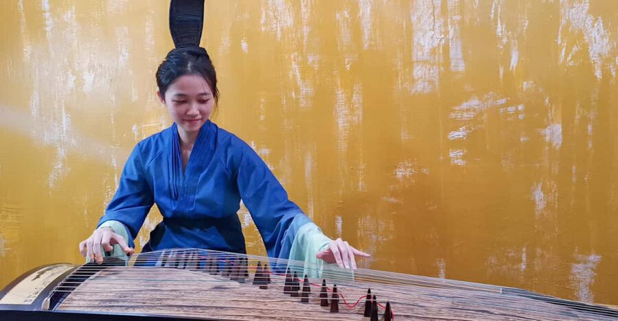 Wear Hanfu and Play Guzheng