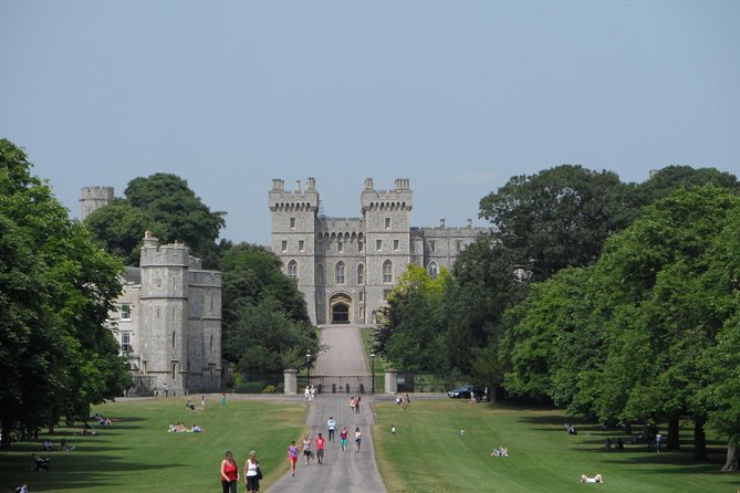 Windsor Castle & Hampton Court Palace: A Royal Saga