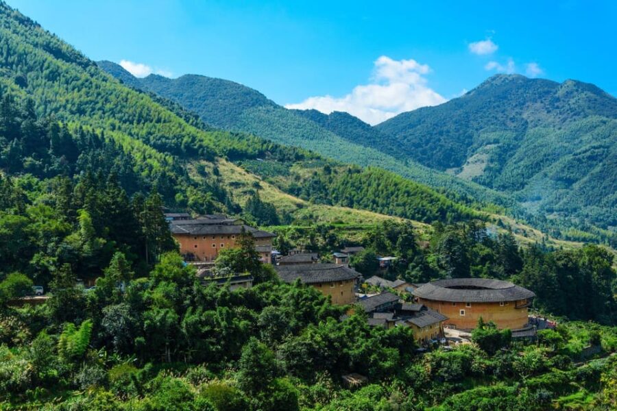 Xiamen: Nanjing Tianluokeng Hakka Cluster 1-Day Trip