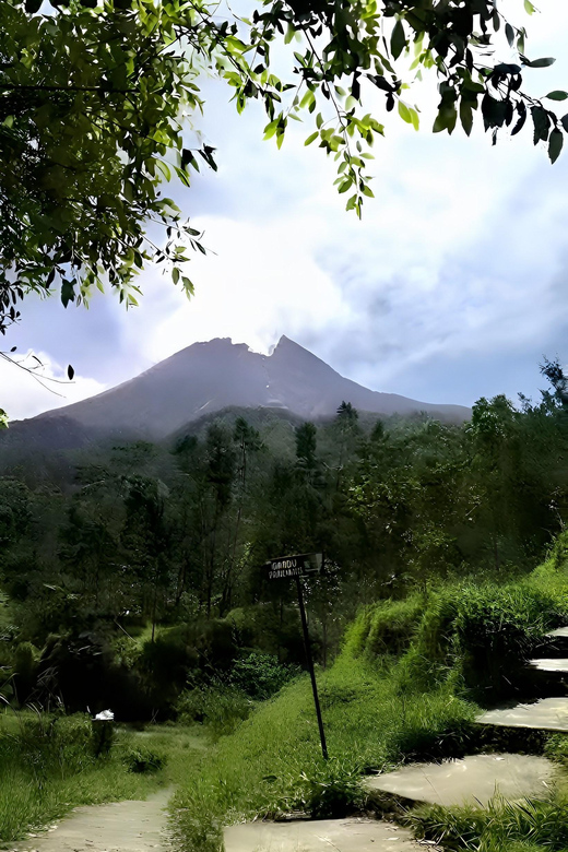 Yogyakarta: Borobudur, Merapi Volcano & Prambanan Temple