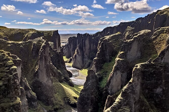 2-Day Southern Iceland, Glacier Lagoon and Diamond Beach Tour - Discovering the Skógafoss Waterfall