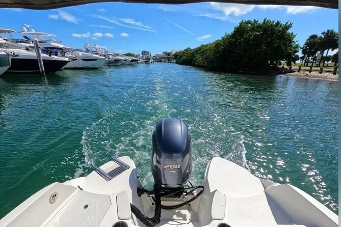 24 Ft Miami Bay: Private Boat, Gas Included , 8 People, Captained - Capacity and Accommodations
