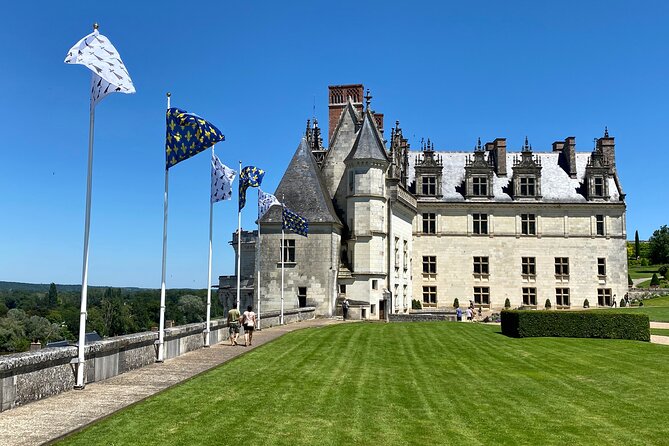 3-Day Private Top 7 Loire Castles 2 Wine Tasting Live Guided Trip - Professional Guide-Driver or Separate
