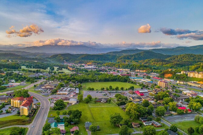4-Day Tennessee Great Smoky Mountain Tour Review - Dining and Accommodations