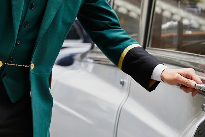 Airport Transfer From Seattle Airport to Hotels and Home - Vehicle Features and Accessibility