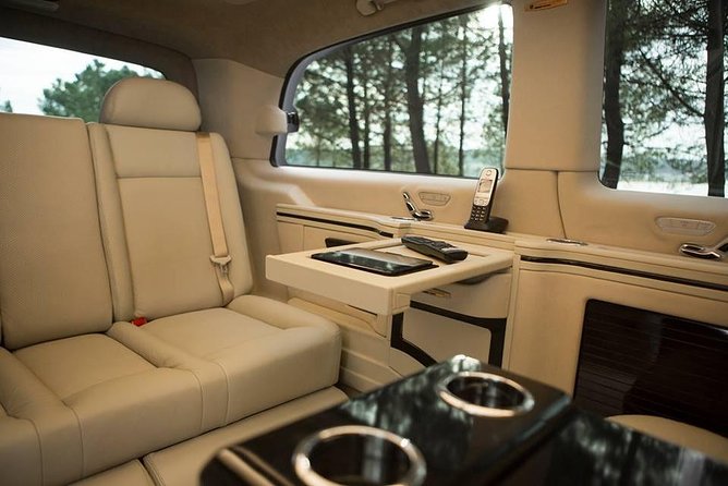 Antalya Airport (AYT) to Alanya Transfer - VIP Minivan - Meeting and Pickup Location