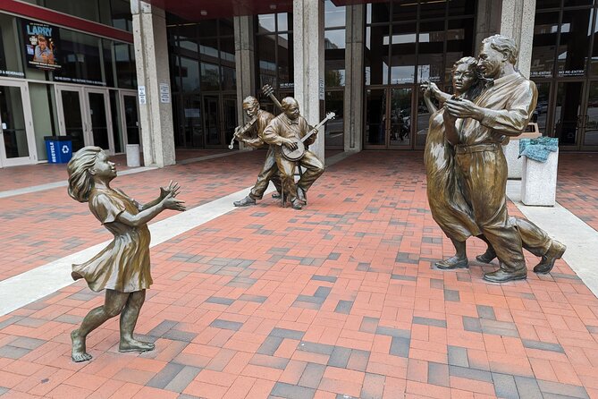 Asheville Scavenger Hunt Walking Tour and Game - Team Building and Collaboration