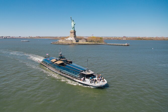 Bateaux New York Father's Day Cruise Review - Musical Entertainment and Ambiance