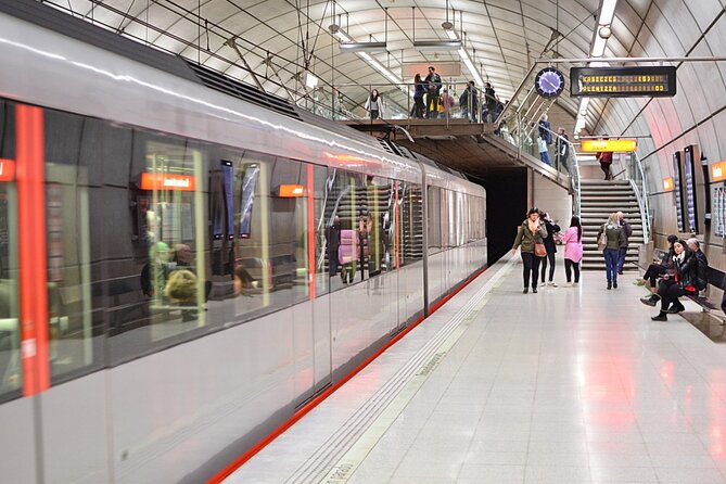 Bilbao's Timeless Trail: Art & History Walk - Local Guide Experience
