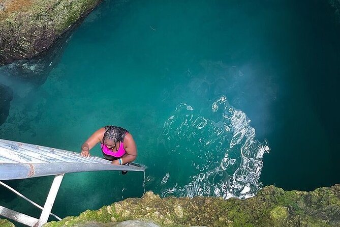 Blue Hole Mineral Spring, Rick's Cafe & 7 Miles Beach Guided Tour - Itinerary Details