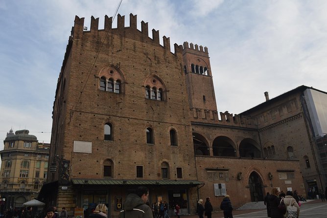 Bologna Private Walking Tour 2H - Meeting and Pickup