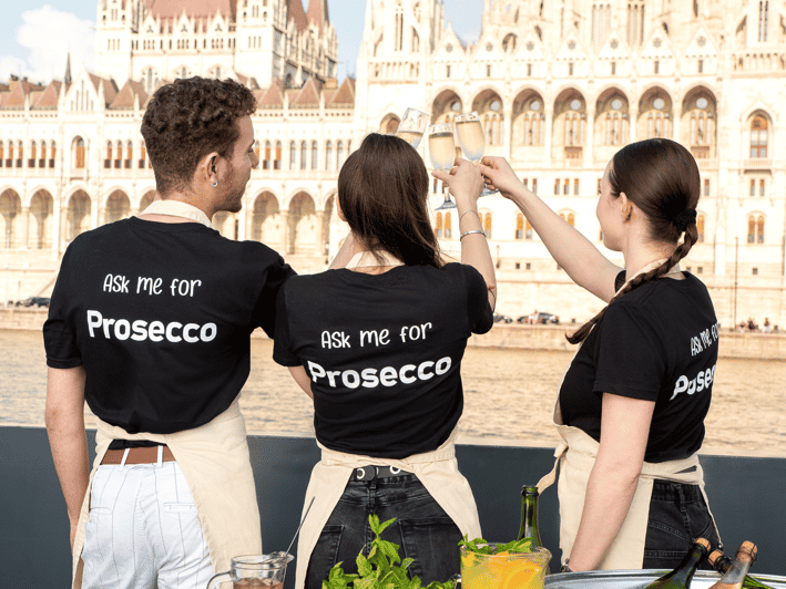 Budapest: Evening Sightseeing Cruise With Unlimited Prosecco - Included Features