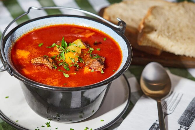 Budapest Film Tour and Movie Escape Room UNESCO Sites With Lunch - Inclusions and Exclusions