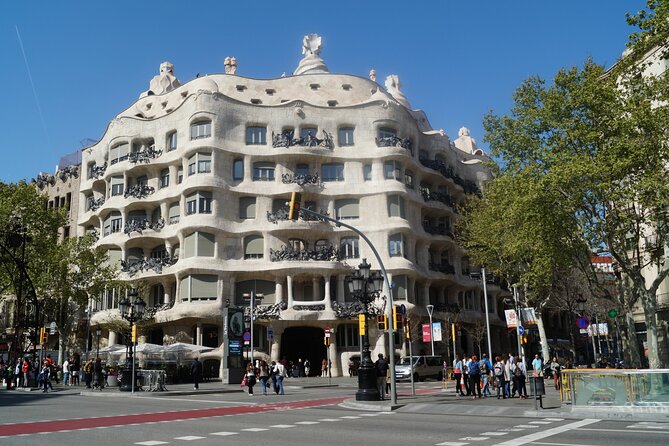 Casa Batllo Fast-Track Tickets, Barcelona Architecture Tour - Accessibility and Participation