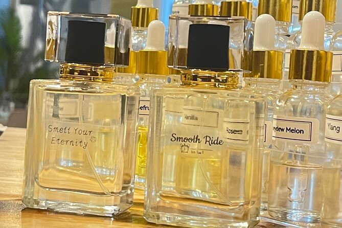 Chicago Perfume Making Classes on Magnificent Mile - Fragrance Selection and Blending