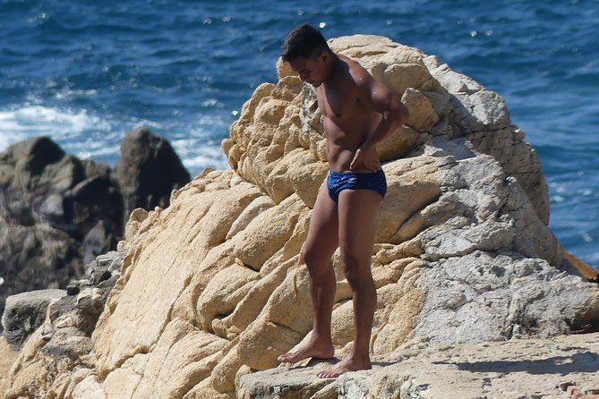 Cliff Divers at La Quebrada Lunch Drinks & Shopping & More Drinks - The Cliff Diving Experience