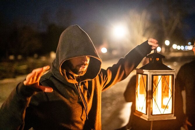 Colonial Williamsburg Dead of Night Ghost Hunt With Equipment - Navigating the Eerie Streets
