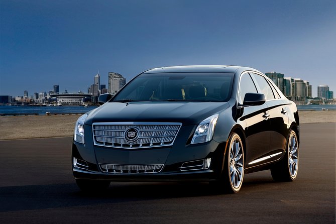 Departure by Luxury Sedan From DENver City to DENver Airport DEN - Inclusions and Exclusions