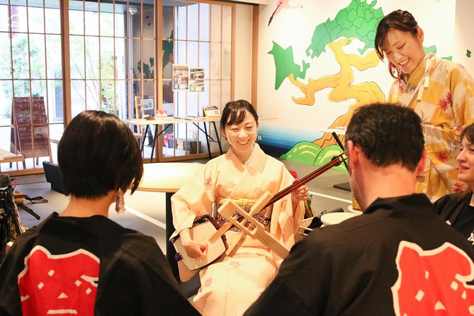 Easy for Everyone! Now You Can Play Handmade Mini Shamisen and Show off to Everyone! Musical Instruments, Sweets and Live Music - Taking in the Cultural Experience
