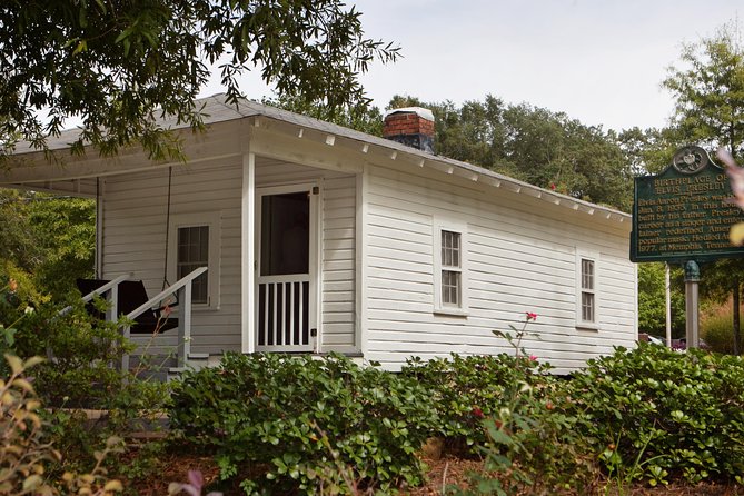 Elvis Presleys Childhood Home Sightseeing Daytrip From Memphis - Birthplace and Childhood Home