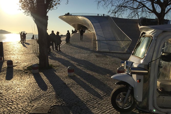 Etuk Tour Lisbon Discoveries - Navigating the Alfama Neighborhood