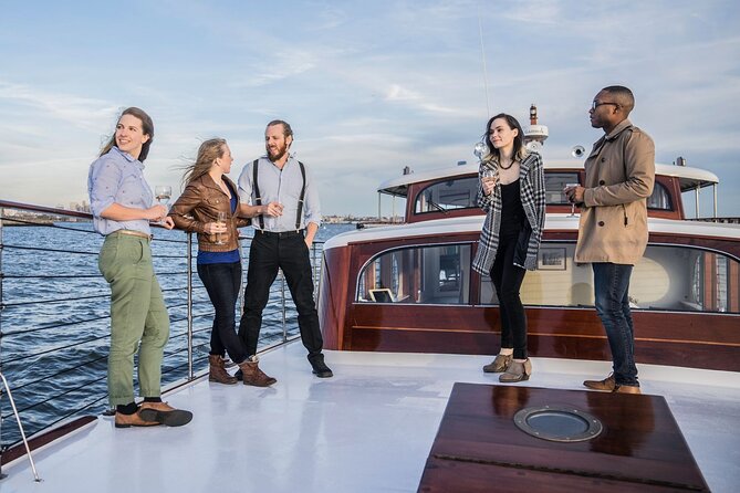 Fall Foliage Cruise on Yacht Full Moon Review - Scenic Views of New York City