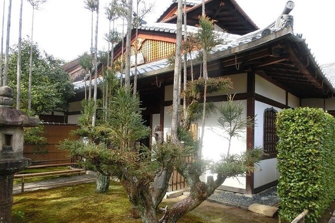 Full Day Private Walking Day Tour in Kyoto With Tea - Meeting Point and Accessibility