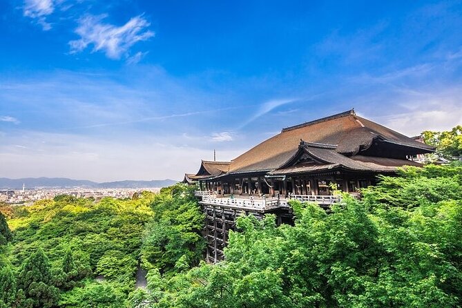 Gion and Kiyomizu Temple Tour to Enjoy Kyoto in a Short Time - Visiting the Stunning Kiyomizu-dera Temple