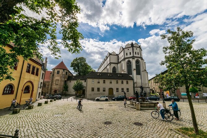 Halle Private Walking Tour With a Professional Guide - Exploring the Halle Market Square