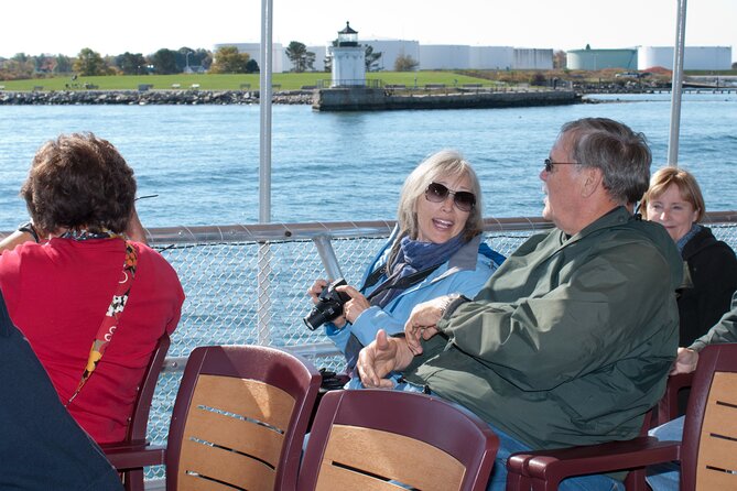 Harbor Lights and Sights Cruise - Onboard Amenities