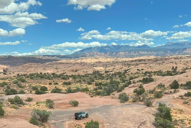 Hell's Revenge Private 4x4 Guided Jeep Experience in Moab - Breathtaking Scenery Along the Guided Tour