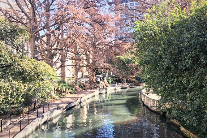 Historic Downtown & Riverwalk Walking Tour - Knowledgeable Guides and Engaging Experience