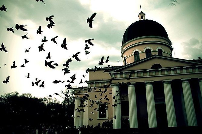 Kiss Me Now - City Tour of Chisinau! - Visiting the Nativity Cathedral