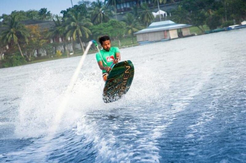 Knee Boarding in Trincomalee - Kneeboarding Season in Trincomalee